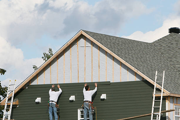 Professional Siding Installation technician working in Glen Rock, NJ